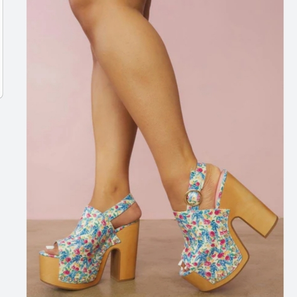 Sugar Thrillz Floral Platform Sandals - Picture 2 of 3